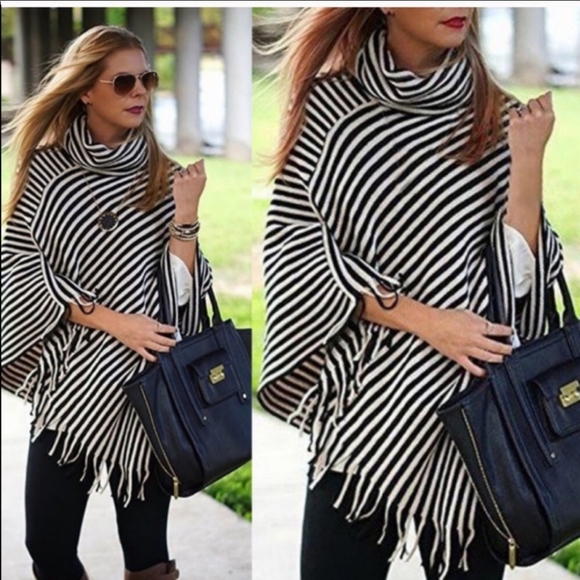Sweaters - HP🎉Chic Striped Poncho